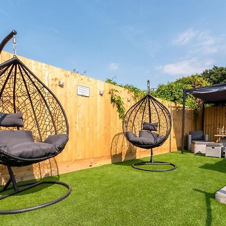 Exquisite Cardiff Apartments- With Garden Lounge & Games Room 외부 사진