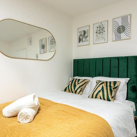 Exquisite Cardiff Apartments- With Garden Lounge & Games Room 외부 사진