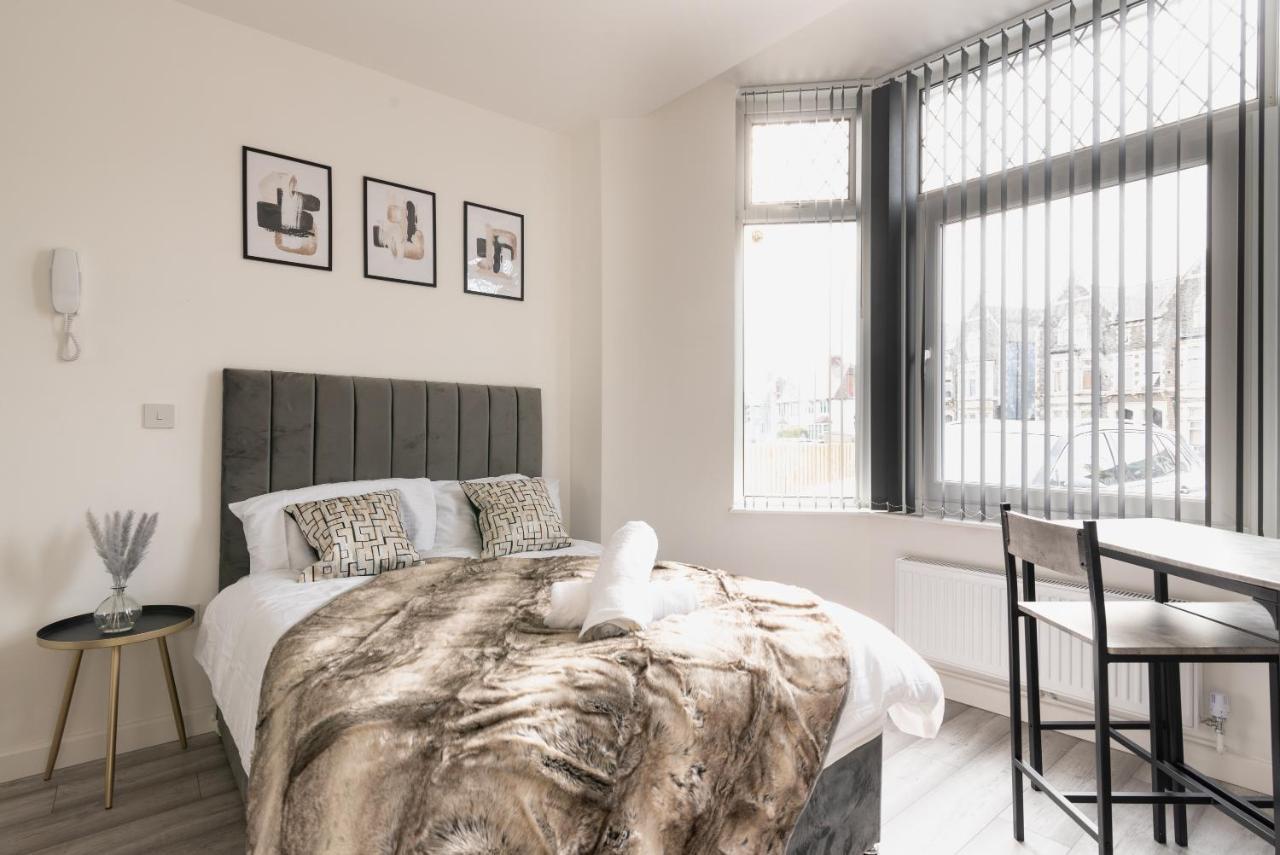 Exquisite Cardiff Apartments- With Garden Lounge & Games Room 외부 사진