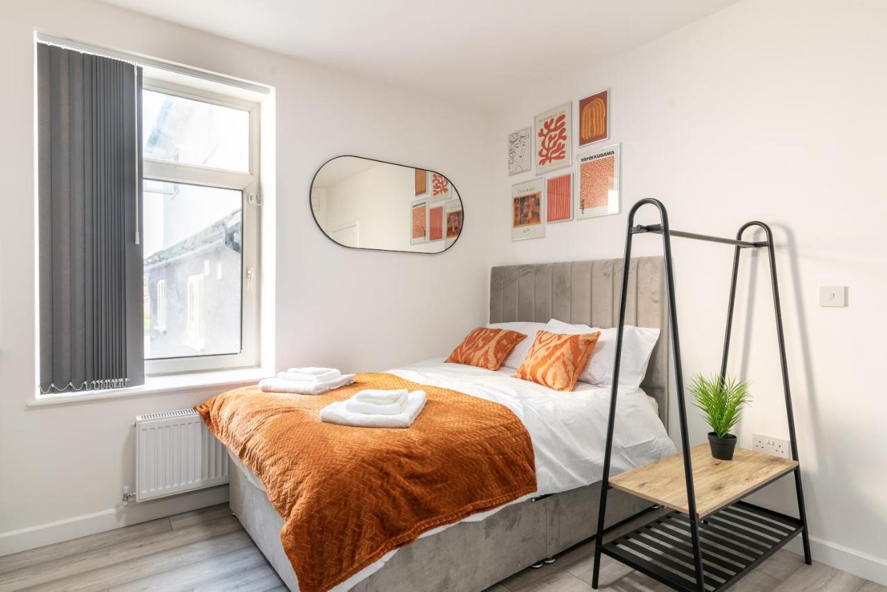 Exquisite Cardiff Apartments- With Garden Lounge & Games Room 외부 사진