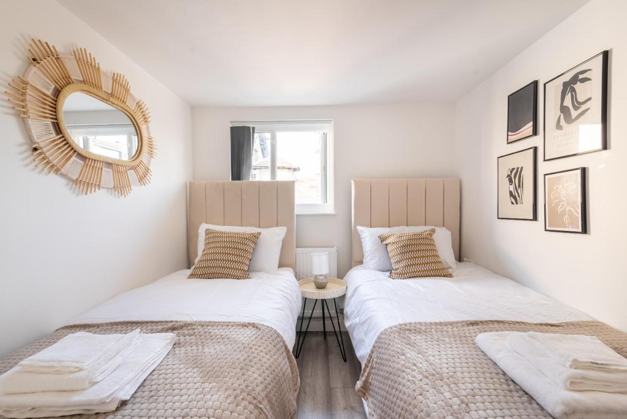 Exquisite Cardiff Apartments- With Garden Lounge & Games Room 외부 사진