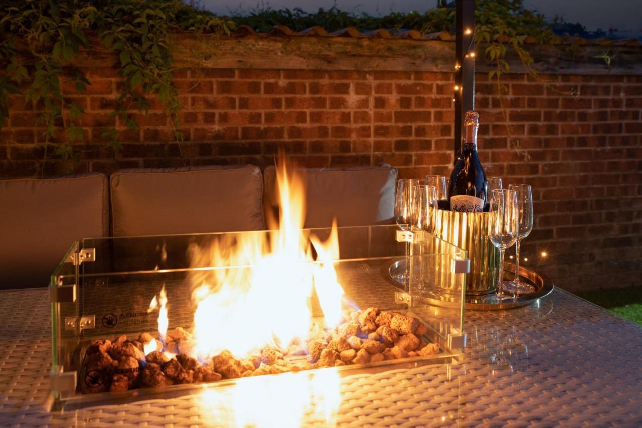 Exquisite Cardiff Apartments- With Garden Lounge & Games Room 외부 사진