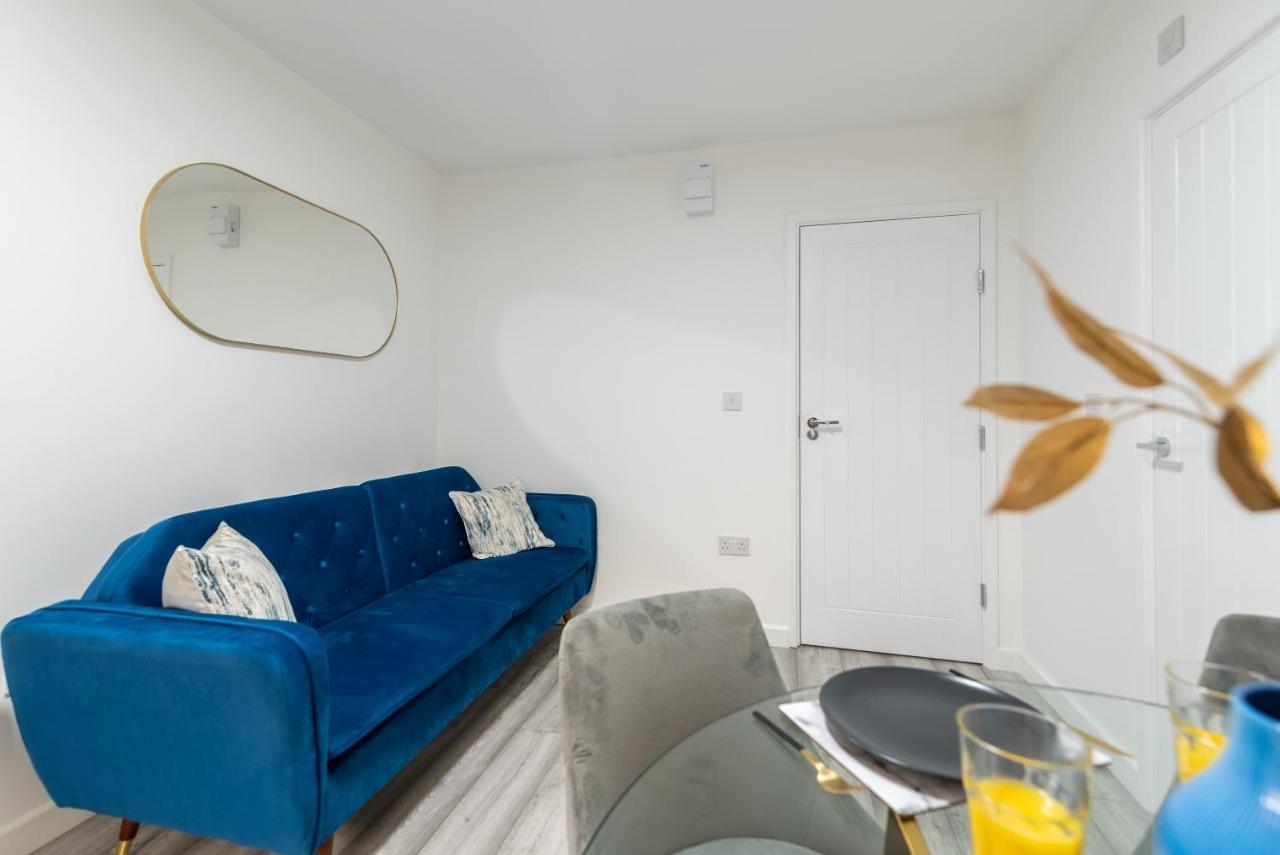 Exquisite Cardiff Apartments- With Garden Lounge & Games Room 외부 사진