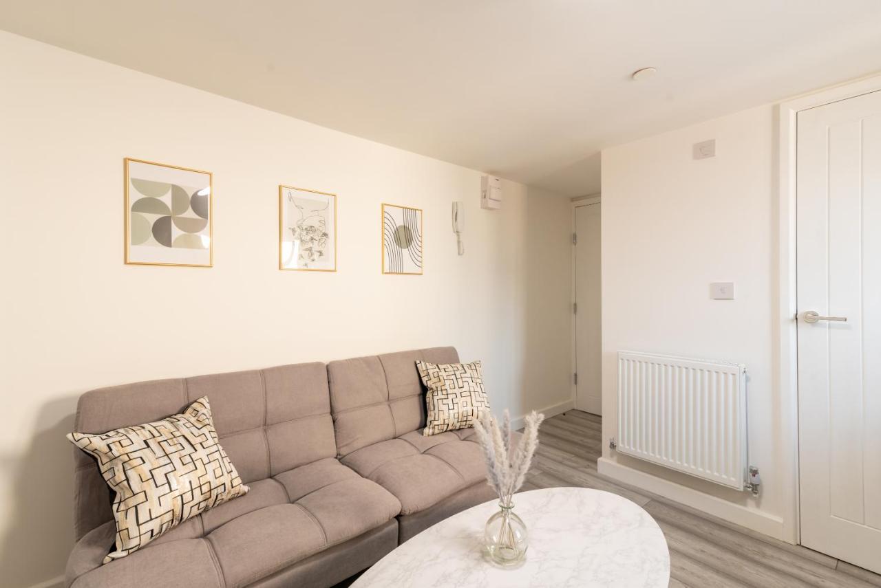 Exquisite Cardiff Apartments- With Garden Lounge & Games Room 외부 사진