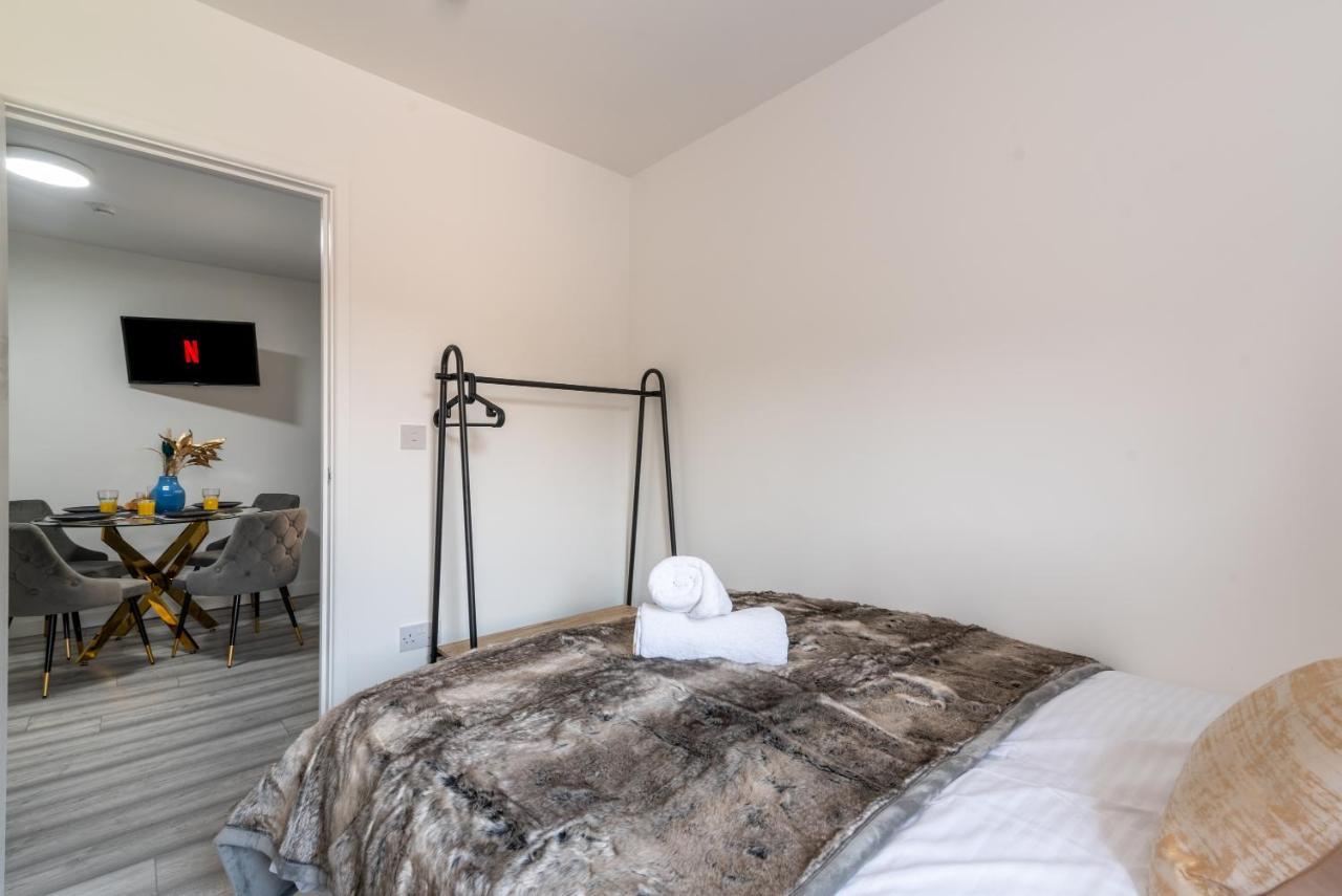 Exquisite Cardiff Apartments- With Garden Lounge & Games Room 외부 사진
