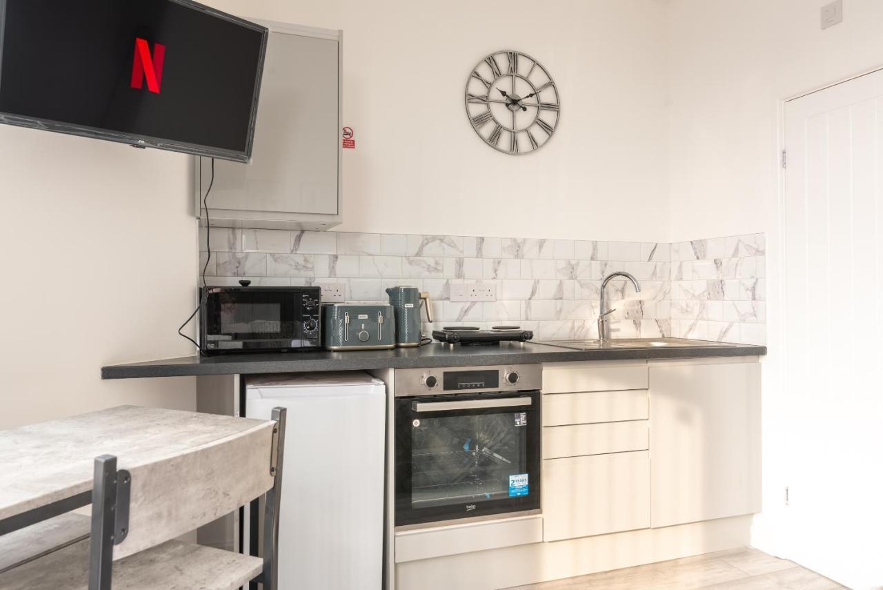 Exquisite Cardiff Apartments- With Garden Lounge & Games Room 외부 사진