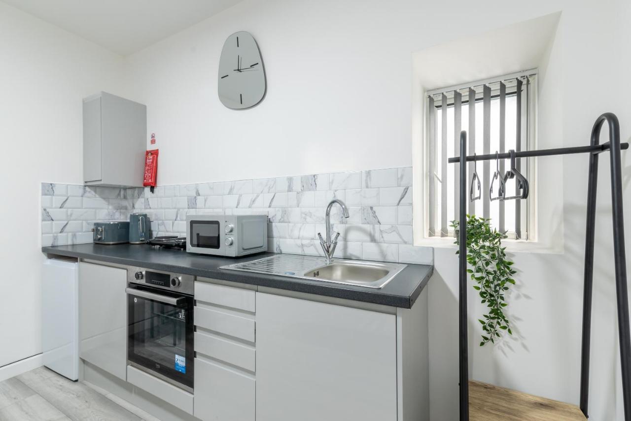 Exquisite Cardiff Apartments- With Garden Lounge & Games Room 외부 사진