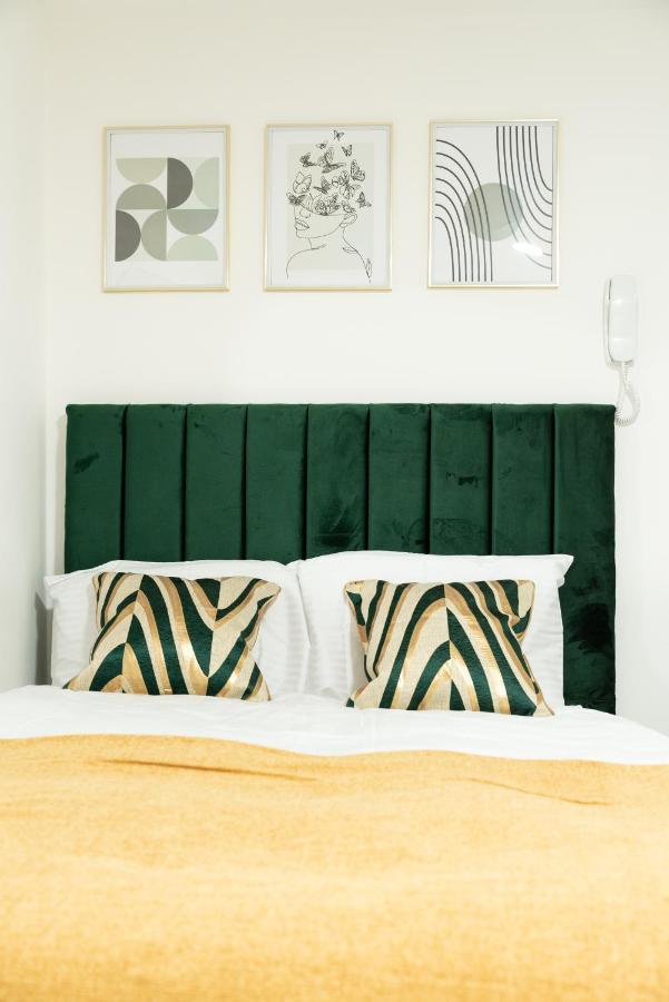 Exquisite Cardiff Apartments- With Garden Lounge & Games Room 외부 사진