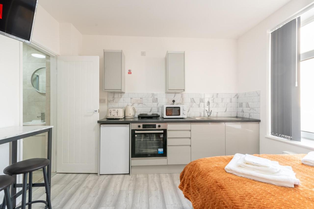 Exquisite Cardiff Apartments- With Garden Lounge & Games Room 외부 사진
