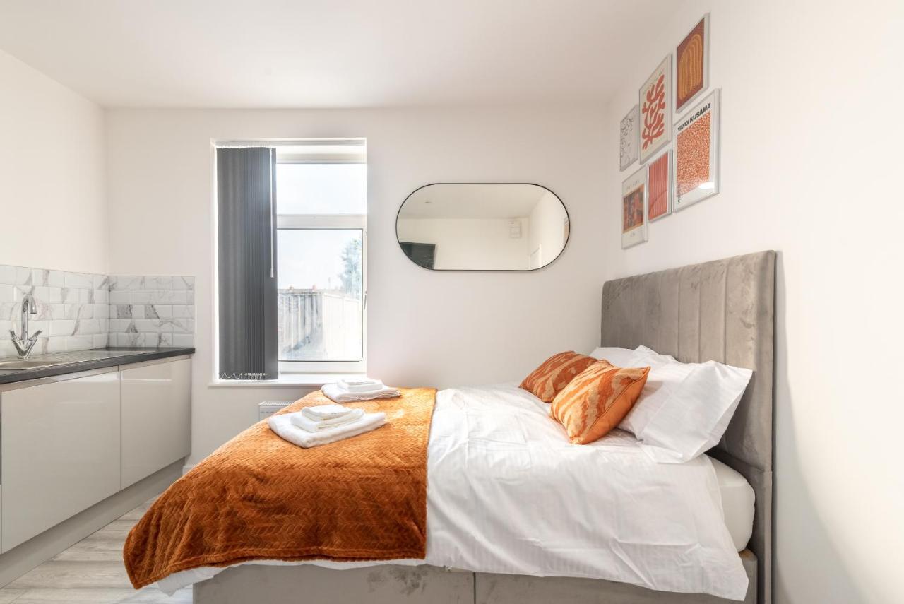 Exquisite Cardiff Apartments- With Garden Lounge & Games Room 외부 사진