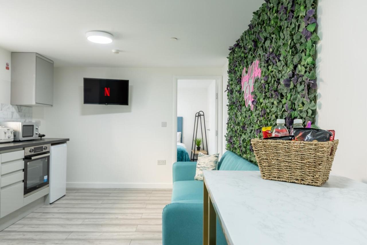 Exquisite Cardiff Apartments- With Garden Lounge & Games Room 외부 사진