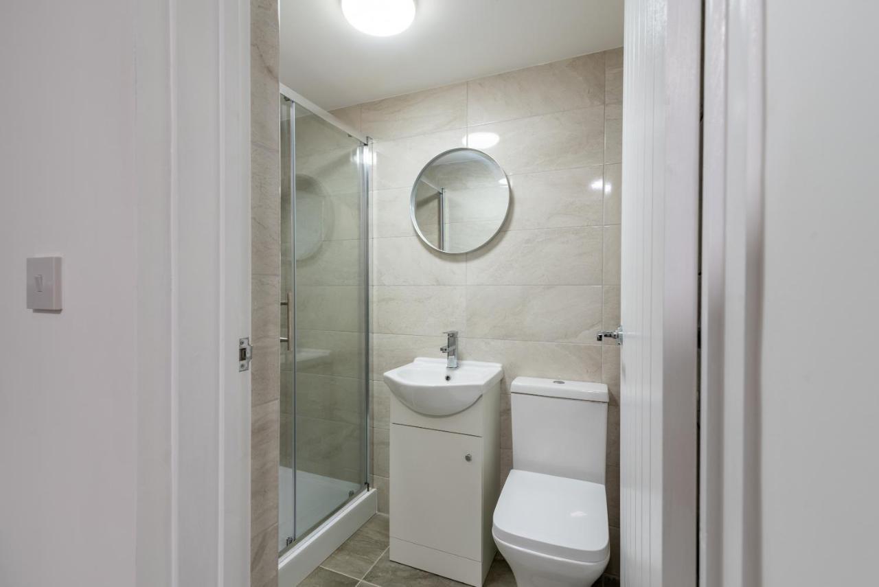 Exquisite Cardiff Apartments- With Garden Lounge & Games Room 외부 사진