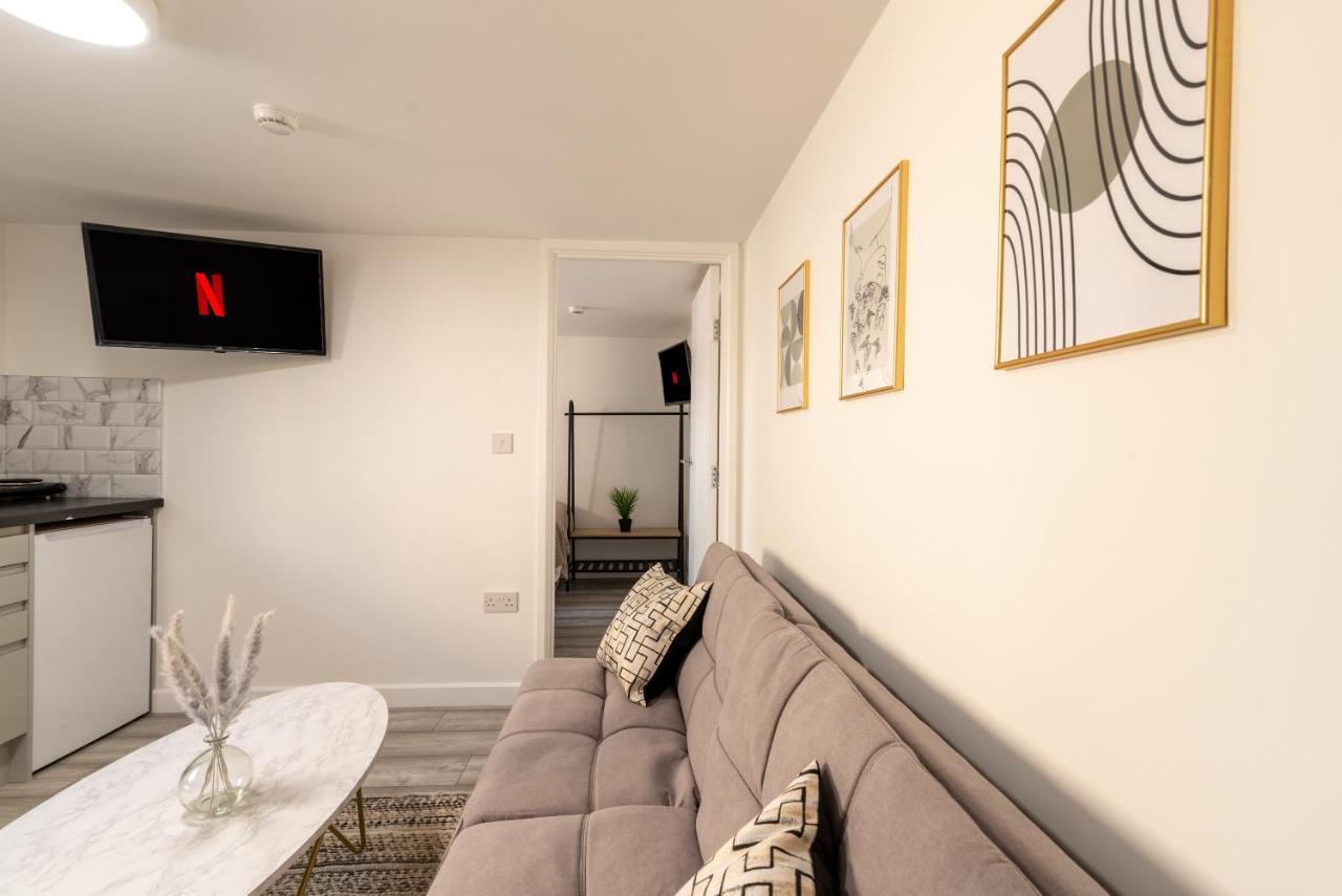 Exquisite Cardiff Apartments- With Garden Lounge & Games Room 외부 사진