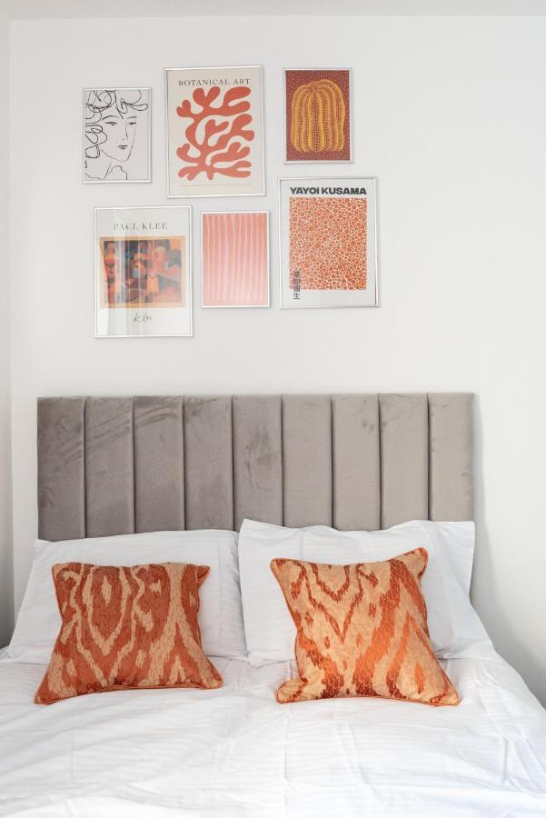 Exquisite Cardiff Apartments- With Garden Lounge & Games Room 외부 사진