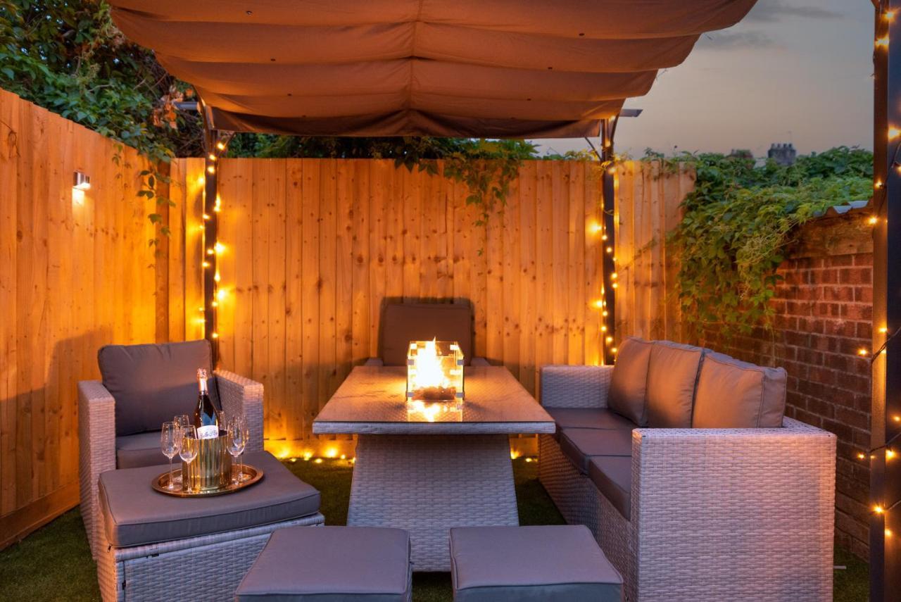 Exquisite Cardiff Apartments- With Garden Lounge & Games Room 외부 사진