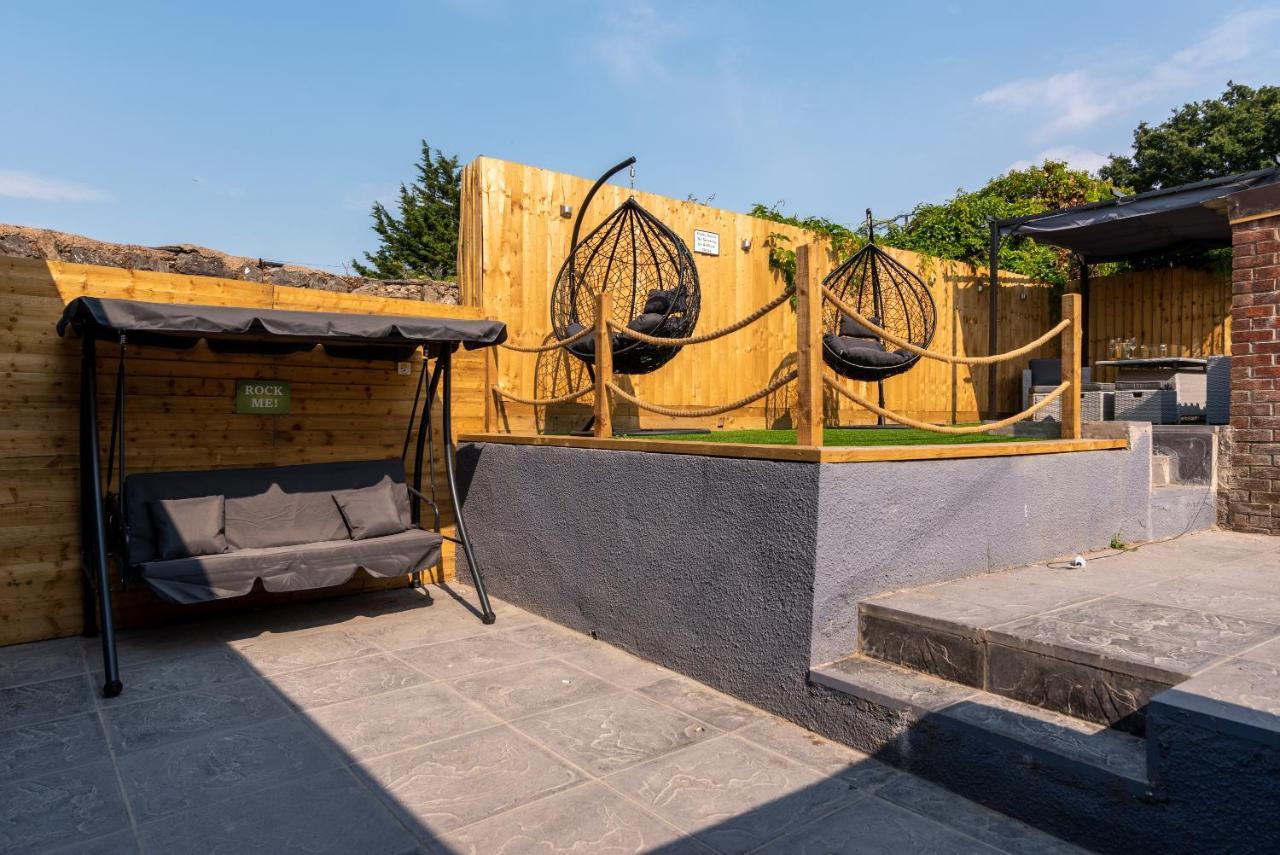 Exquisite Cardiff Apartments- With Garden Lounge & Games Room 외부 사진