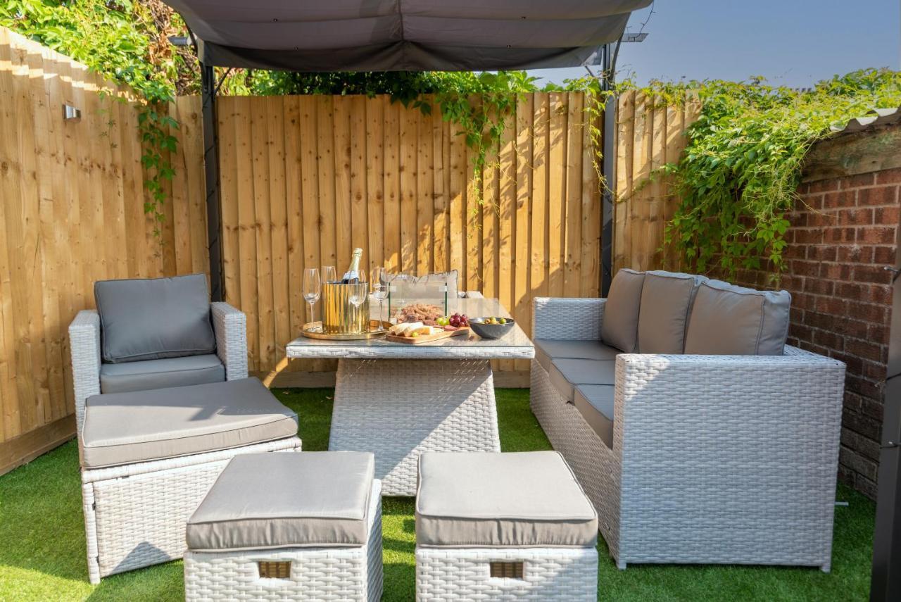 Exquisite Cardiff Apartments- With Garden Lounge & Games Room 외부 사진
