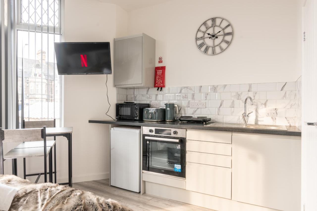 Exquisite Cardiff Apartments- With Garden Lounge & Games Room 외부 사진
