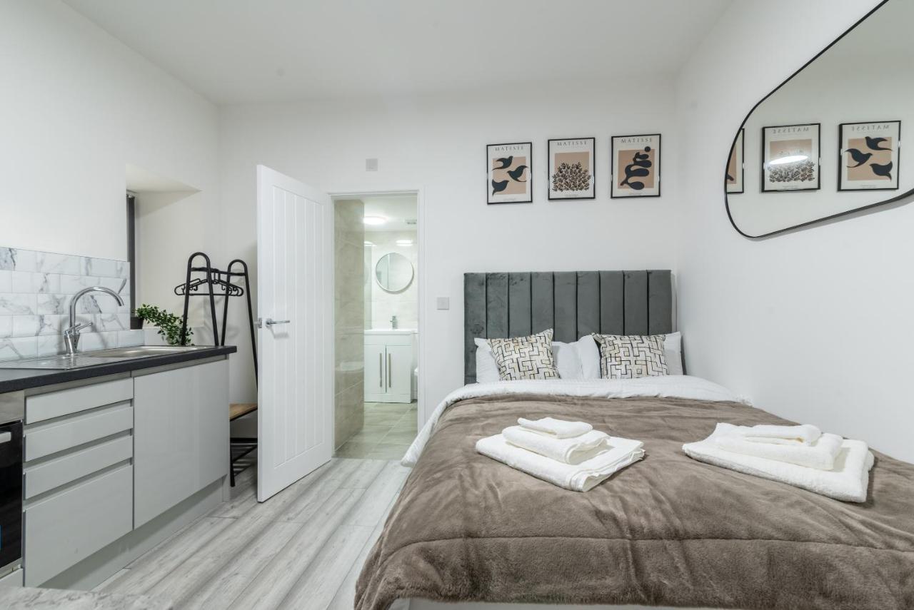 Exquisite Cardiff Apartments- With Garden Lounge & Games Room 외부 사진